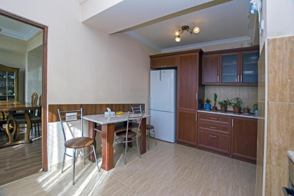 Lesi Apartament Yerevan Ngoại thất bức ảnh